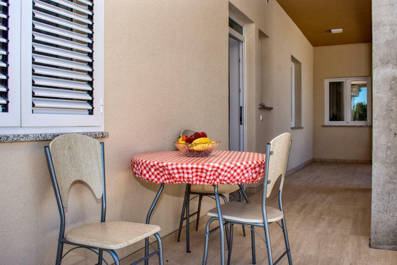 Apartman Ante Sukošan Exterior foto